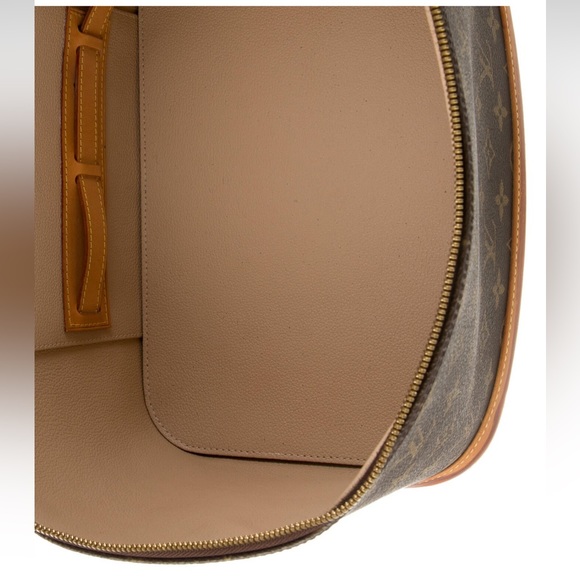 Vintage Louis Vuitton Monogram Nice Vanity cosmetic case with shoulder strap. - Picture 4 of 5